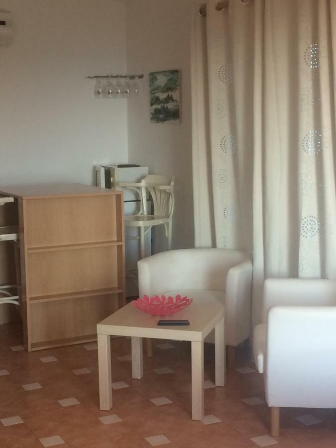 Apartments Loncaric Banjol Екстериор снимка