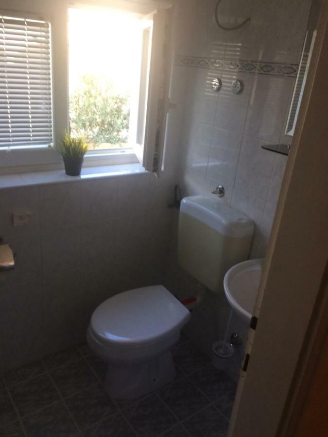 Apartments Loncaric Banjol Екстериор снимка